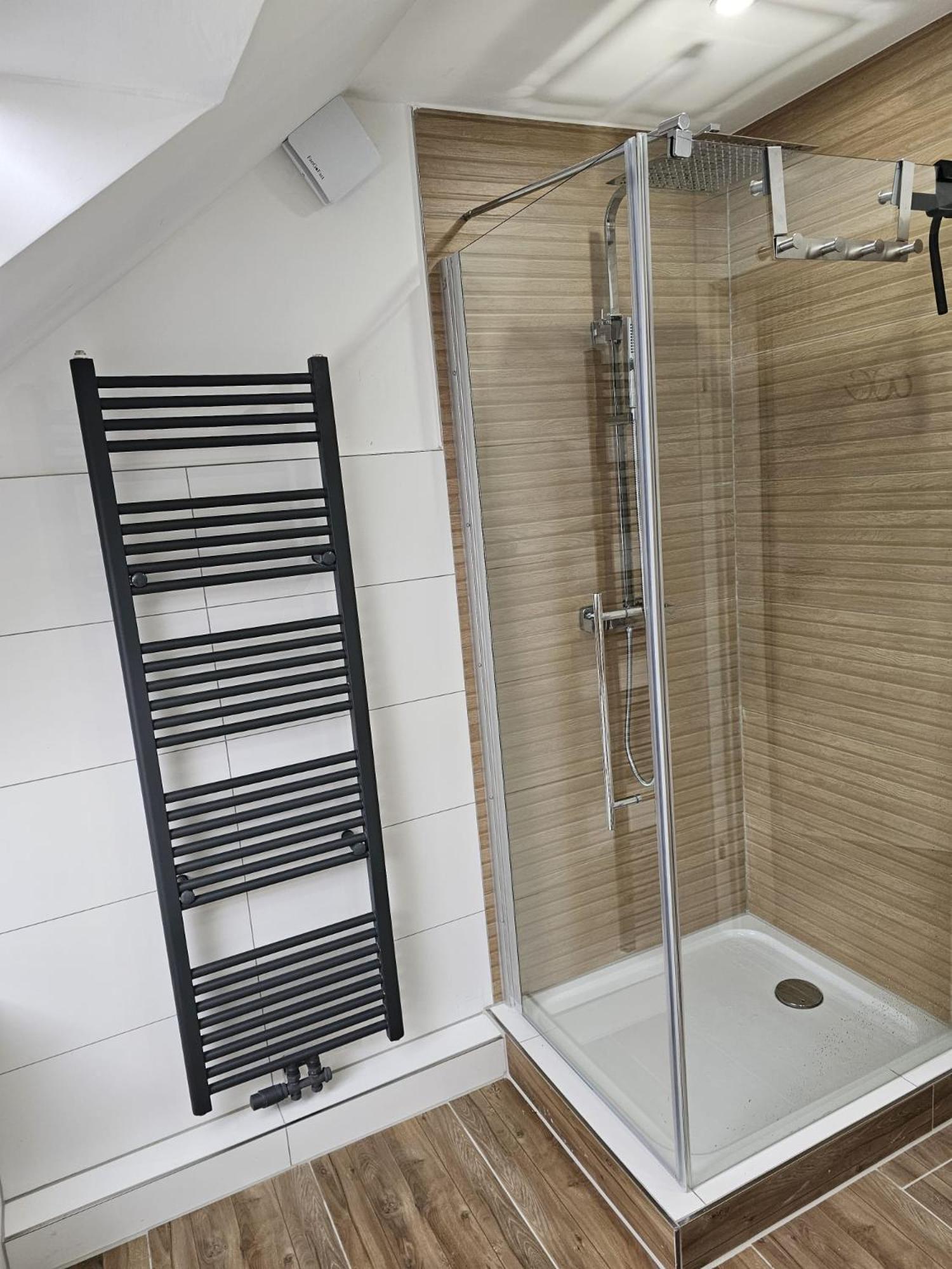 Tautraum Suite Mit Whirlpool Und Gruenem Ausblick Wilhelmshaven Bagian luar foto